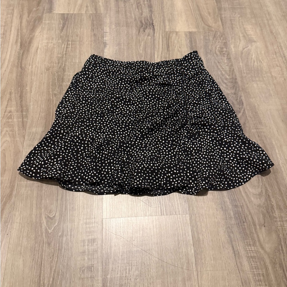 Abercrombie & Fitch Black and White Flounce Skirt/Skort. XS